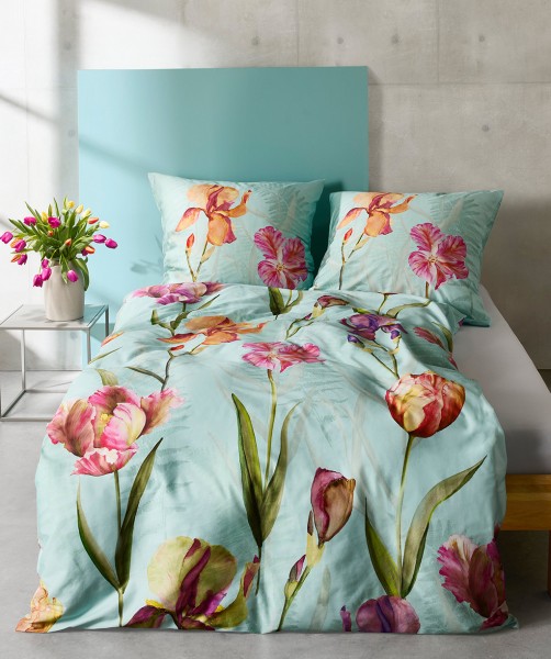 Designer XXL Bettwäsche mit bunten Blumen von fleuresse bed art in Blau 240x220